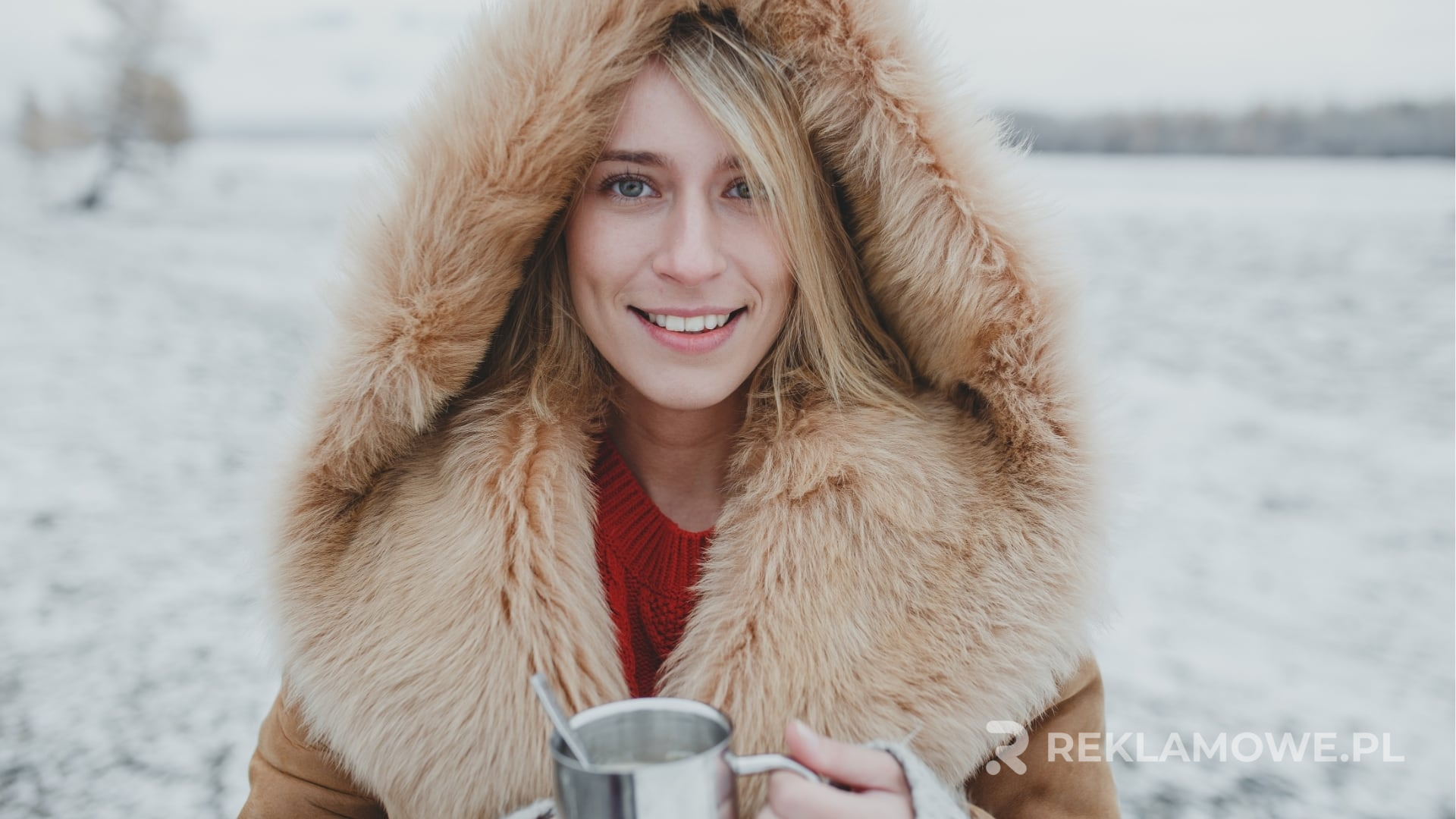Porównanie termosów reklamowych z innymi gadżetami promocyjnymi