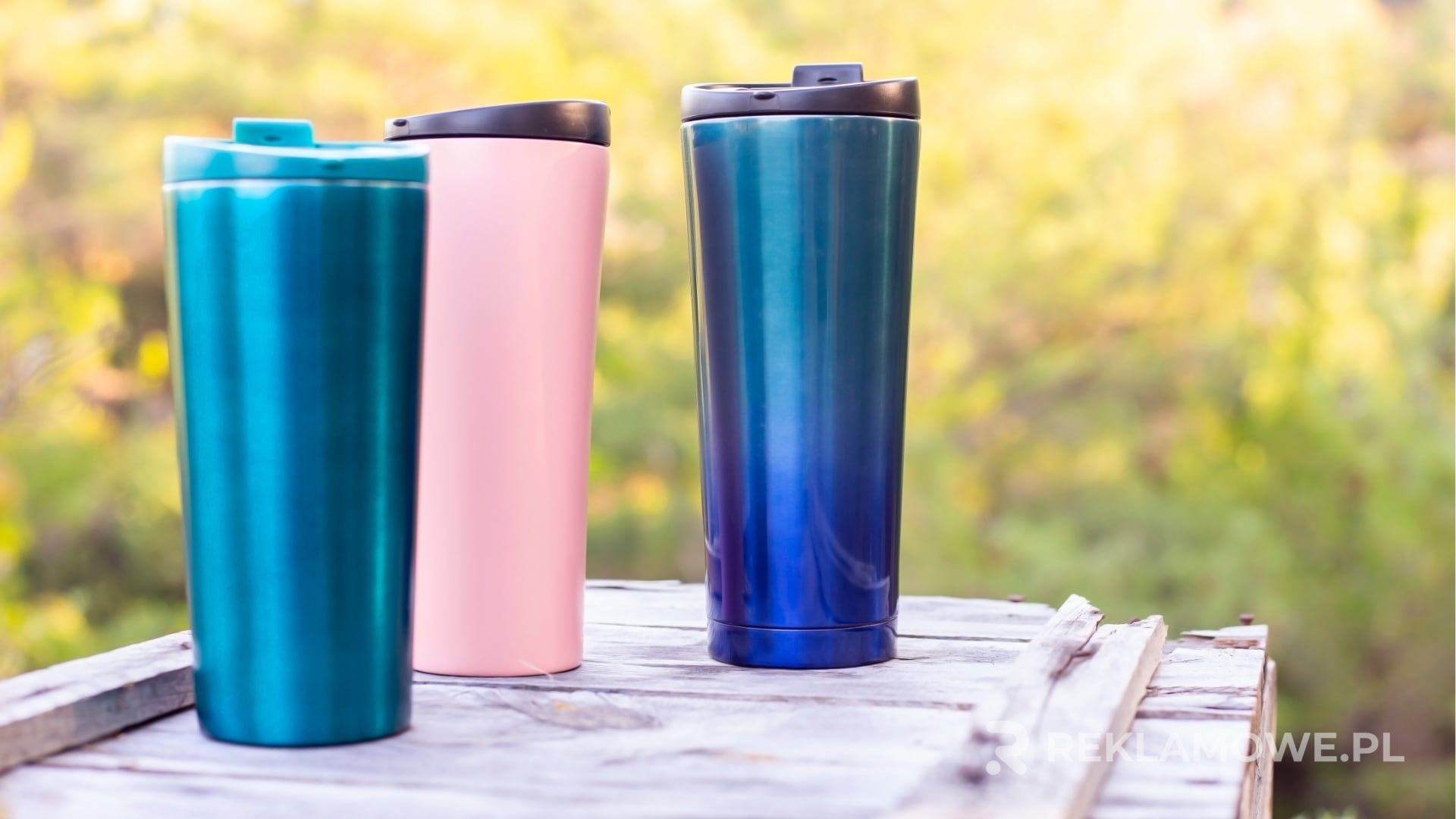 Różne rodzaje termosów reklamowych